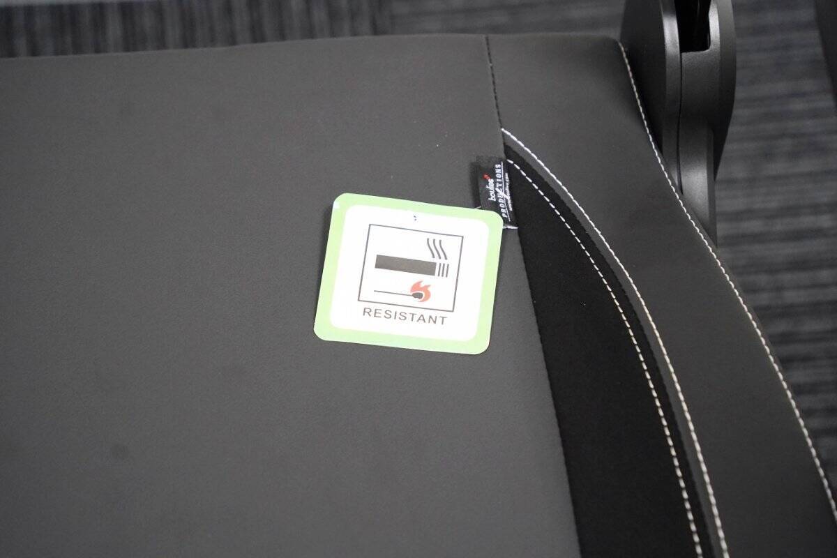 イギリス発の紳士なゲーミングチェア「Boulies Master Rex」をレビュー！リクライニングとオットマンで“寝れます”