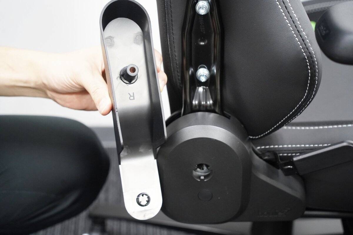 イギリス発の紳士なゲーミングチェア「Boulies Master Rex」をレビュー！リクライニングとオットマンで“寝れます”