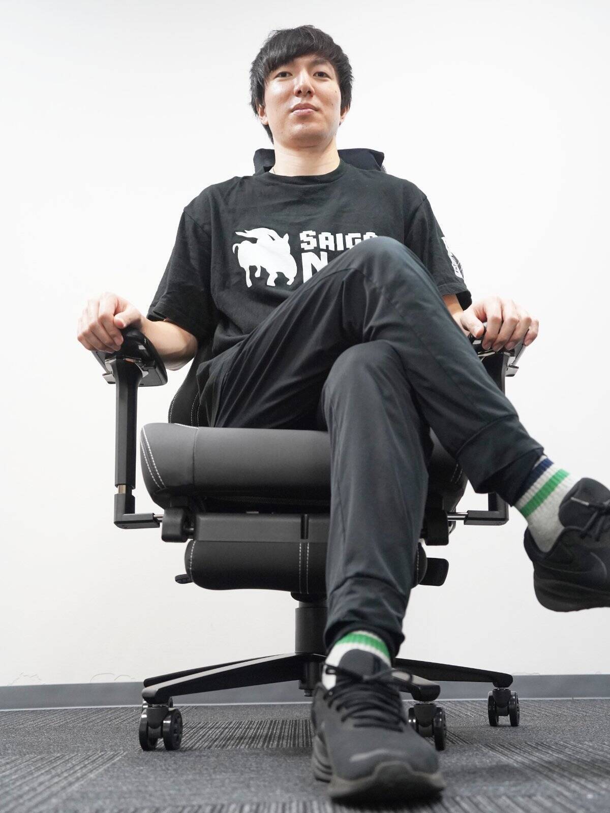 イギリス発の紳士なゲーミングチェア「Boulies Master Rex」をレビュー！リクライニングとオットマンで“寝れます”