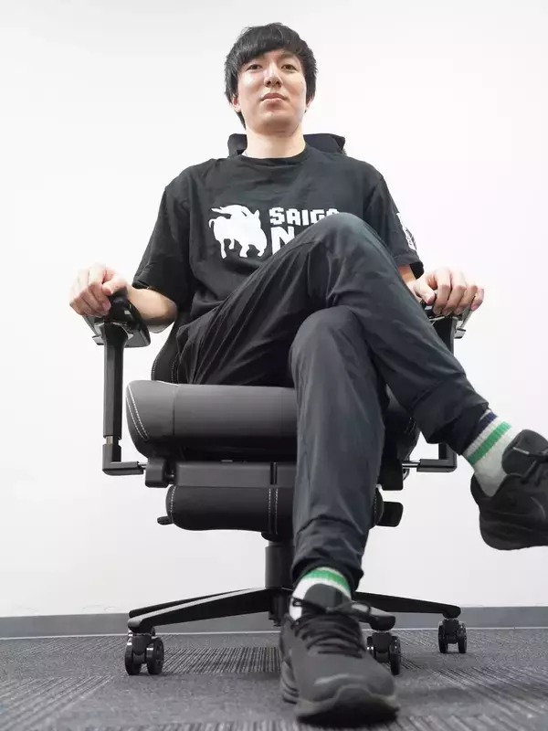 「イギリス発の紳士なゲーミングチェア「Boulies Master Rex」をレビュー！リクライニングとオットマンで“寝れます”」の画像