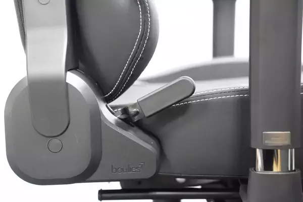 「イギリス発の紳士なゲーミングチェア「Boulies Master Rex」をレビュー！リクライニングとオットマンで“寝れます”」の画像