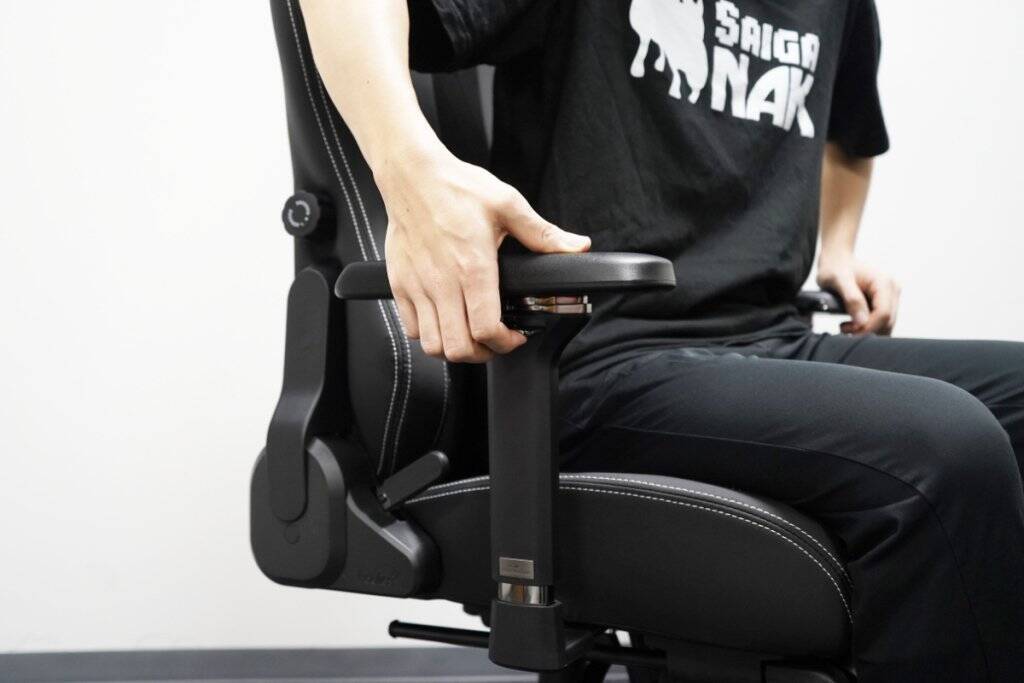 イギリス発の紳士なゲーミングチェア「Boulies Master Rex」をレビュー！リクライニングとオットマンで“寝れます”