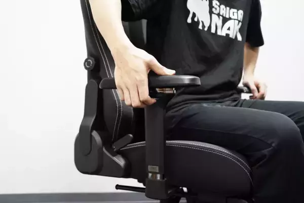 「イギリス発の紳士なゲーミングチェア「Boulies Master Rex」をレビュー！リクライニングとオットマンで“寝れます”」の画像