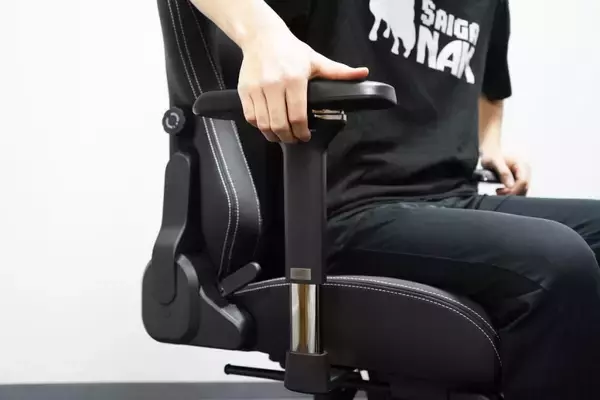 「イギリス発の紳士なゲーミングチェア「Boulies Master Rex」をレビュー！リクライニングとオットマンで“寝れます”」の画像