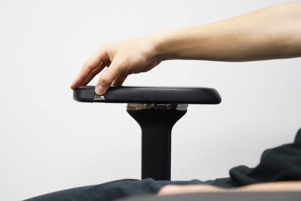 イギリス発の紳士なゲーミングチェア「Boulies Master Rex」をレビュー！リクライニングとオットマンで“寝れます”