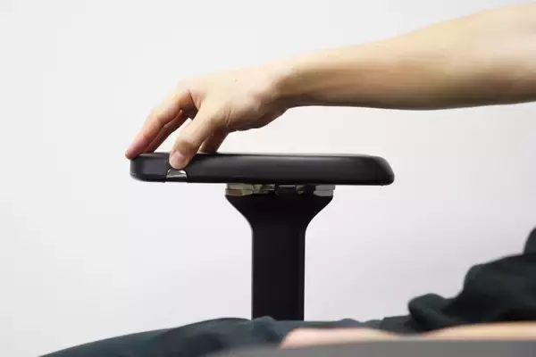 「イギリス発の紳士なゲーミングチェア「Boulies Master Rex」をレビュー！リクライニングとオットマンで“寝れます”」の画像