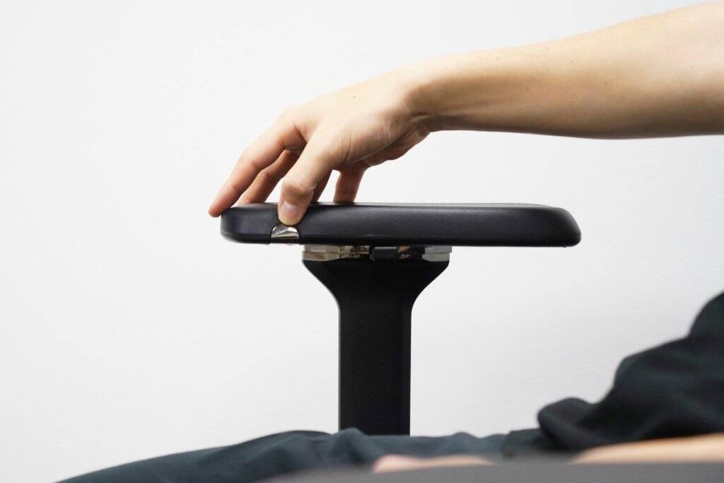 イギリス発の紳士なゲーミングチェア「Boulies Master Rex」をレビュー！リクライニングとオットマンで“寝れます”