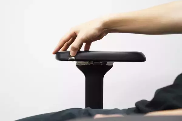 「イギリス発の紳士なゲーミングチェア「Boulies Master Rex」をレビュー！リクライニングとオットマンで“寝れます”」の画像