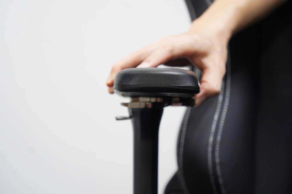 イギリス発の紳士なゲーミングチェア「Boulies Master Rex」をレビュー！リクライニングとオットマンで“寝れます”