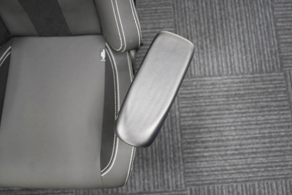 イギリス発の紳士なゲーミングチェア「Boulies Master Rex」をレビュー！リクライニングとオットマンで“寝れます”