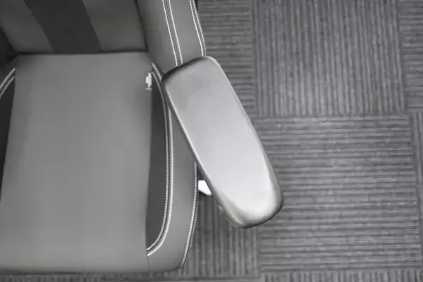 「イギリス発の紳士なゲーミングチェア「Boulies Master Rex」をレビュー！リクライニングとオットマンで“寝れます”」の画像