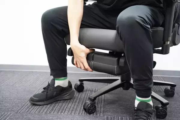 「イギリス発の紳士なゲーミングチェア「Boulies Master Rex」をレビュー！リクライニングとオットマンで“寝れます”」の画像