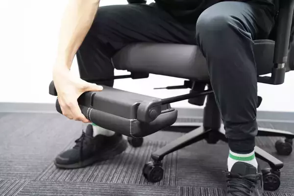 「イギリス発の紳士なゲーミングチェア「Boulies Master Rex」をレビュー！リクライニングとオットマンで“寝れます”」の画像