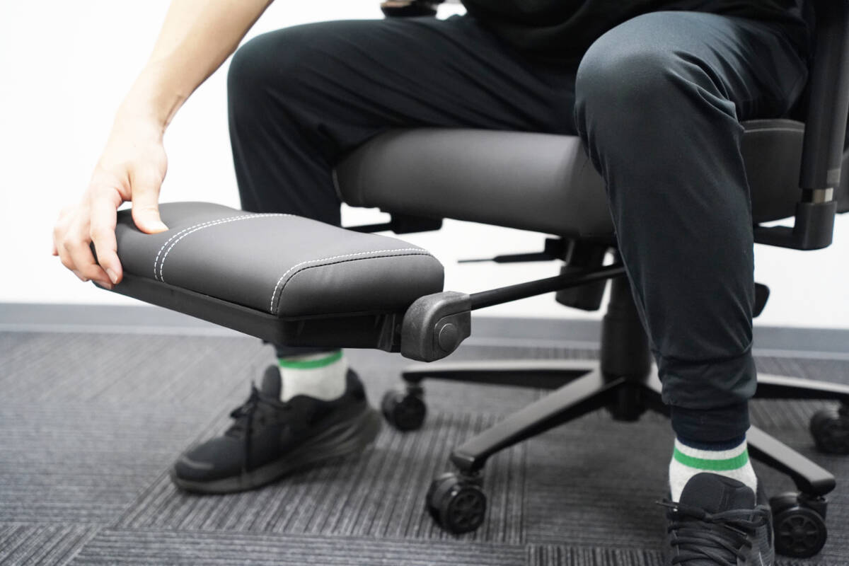 イギリス発の紳士なゲーミングチェア「Boulies Master Rex」をレビュー！リクライニングとオットマンで“寝れます”