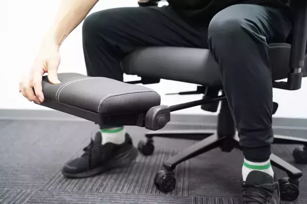 「イギリス発の紳士なゲーミングチェア「Boulies Master Rex」をレビュー！リクライニングとオットマンで“寝れます”」の画像