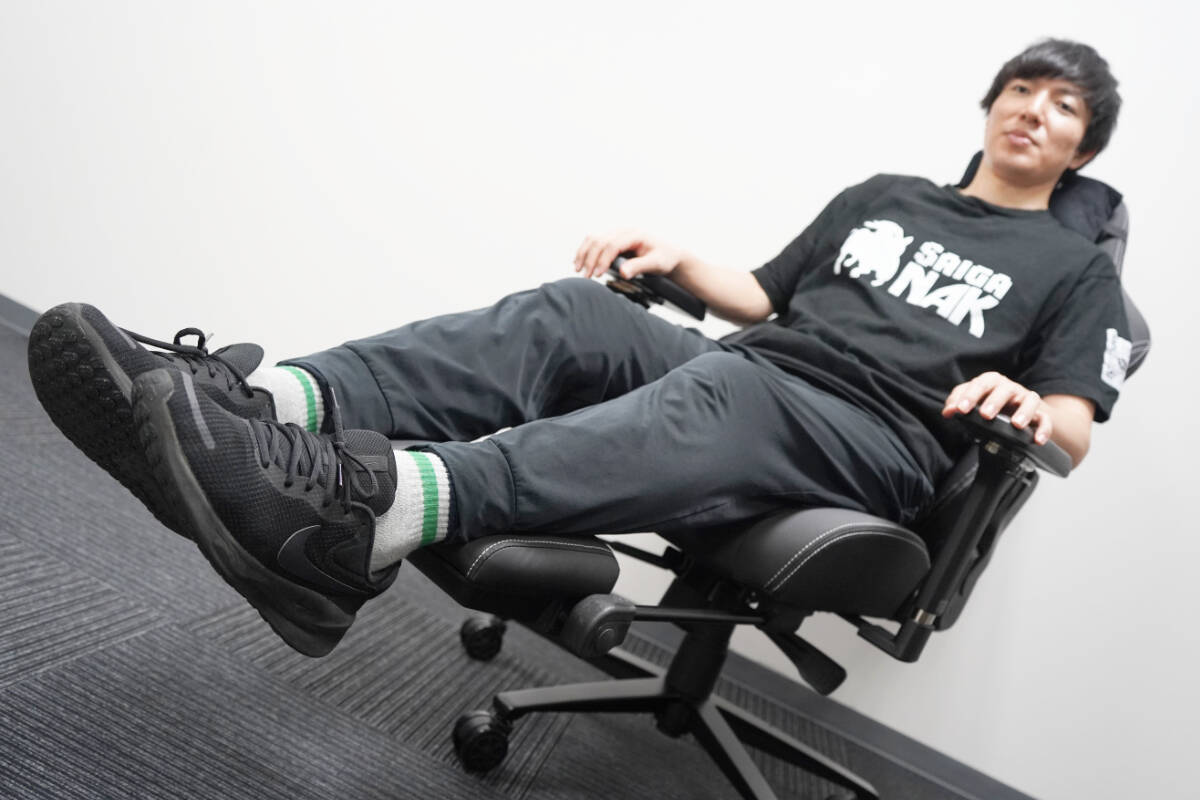 イギリス発の紳士なゲーミングチェア「Boulies Master Rex」をレビュー！リクライニングとオットマンで“寝れます”