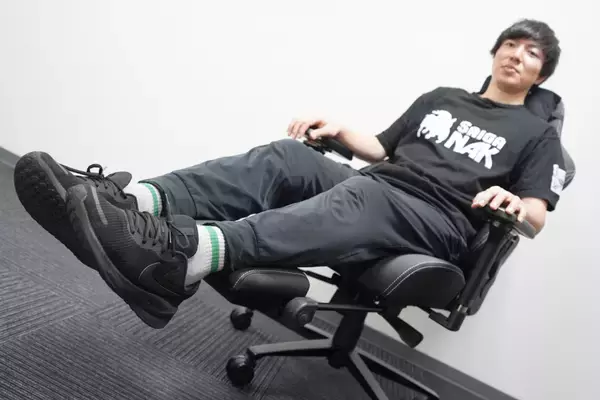 「イギリス発の紳士なゲーミングチェア「Boulies Master Rex」をレビュー！リクライニングとオットマンで“寝れます”」の画像