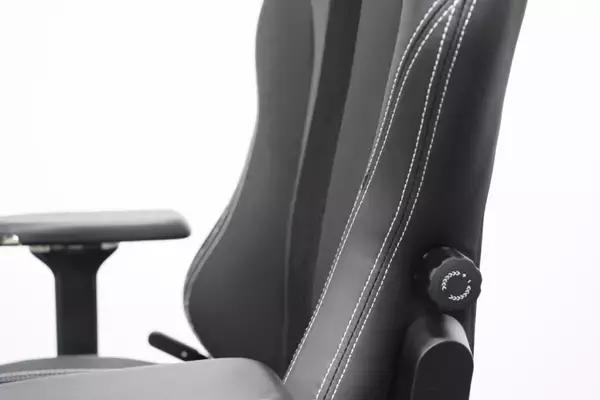 「イギリス発の紳士なゲーミングチェア「Boulies Master Rex」をレビュー！リクライニングとオットマンで“寝れます”」の画像