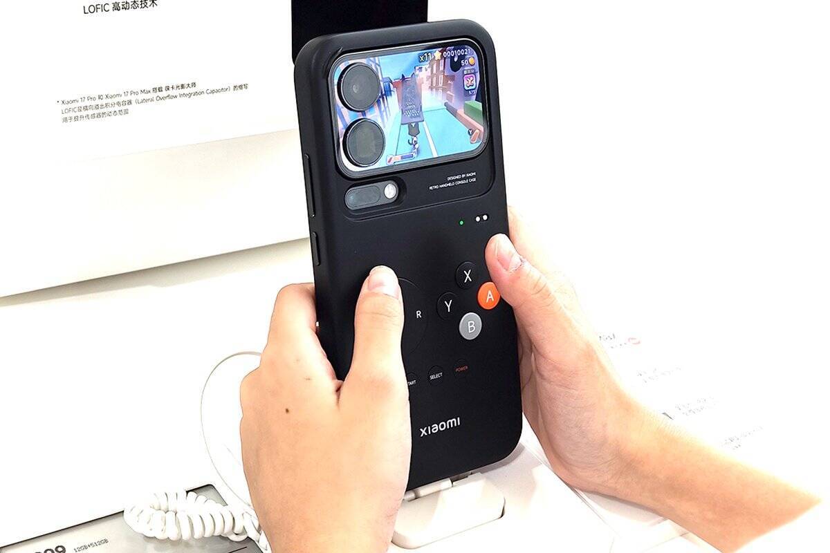 スマホの背面がゲーム機に！？シャオミの「Xiaomi 17 Pro Max」レトロゲーム機風ケースをチェック！