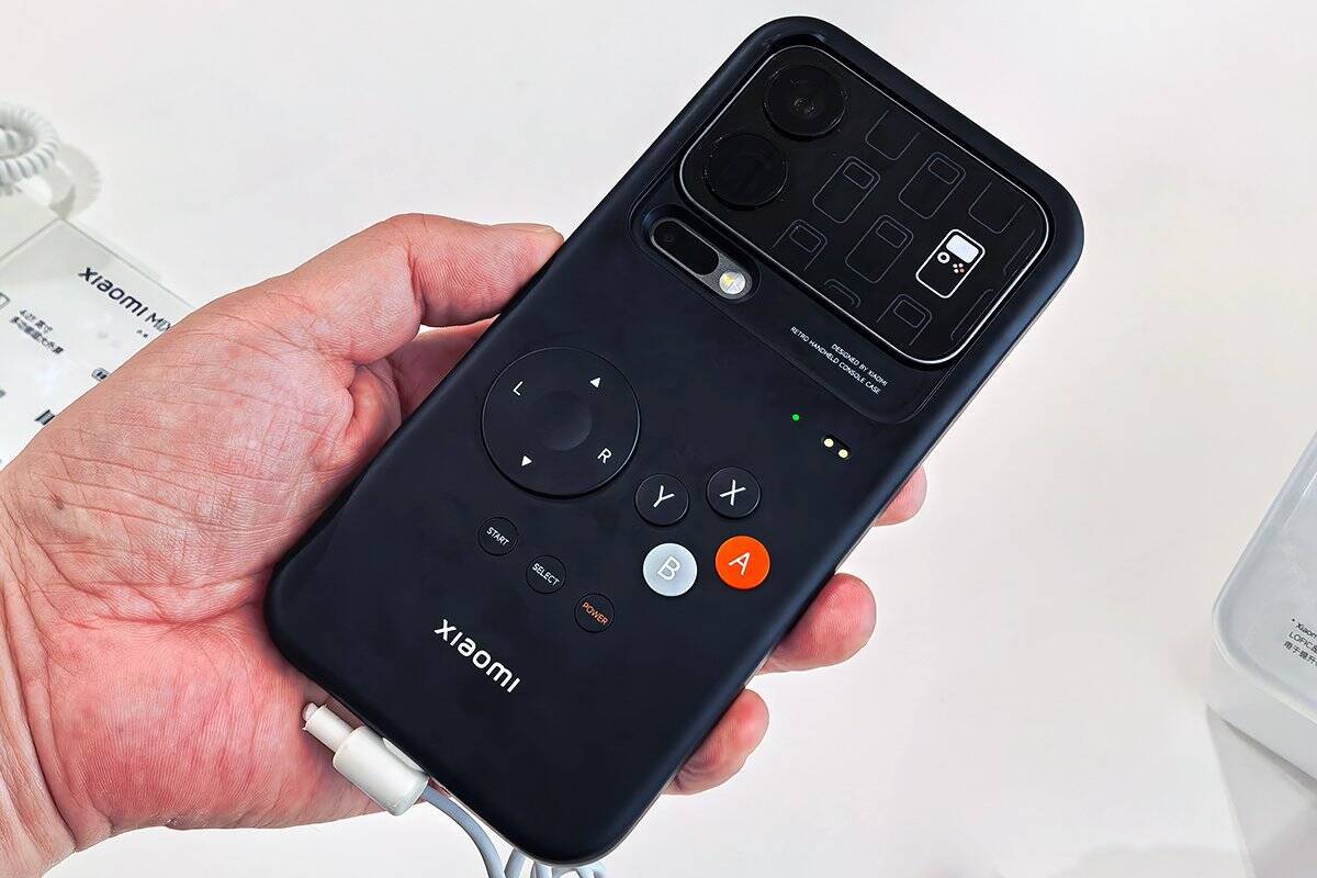 スマホの背面がゲーム機に！？シャオミの「Xiaomi 17 Pro Max」レトロゲーム機風ケースをチェック！