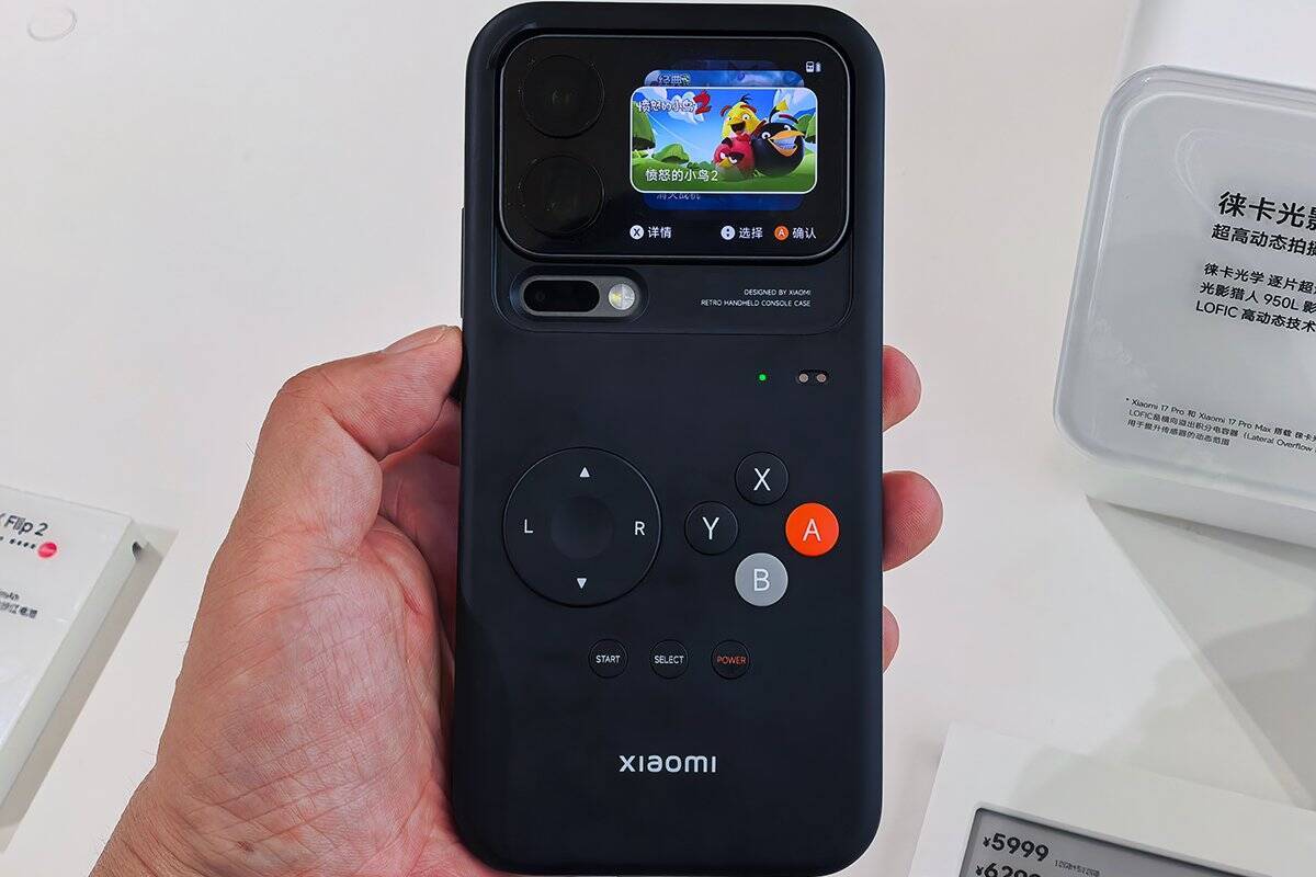 スマホの背面がゲーム機に！？シャオミの「Xiaomi 17 Pro Max」レトロゲーム機風ケースをチェック！