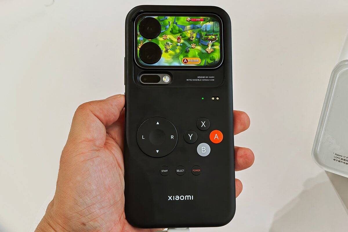 スマホの背面がゲーム機に！？シャオミの「Xiaomi 17 Pro Max」レトロゲーム機風ケースをチェック！