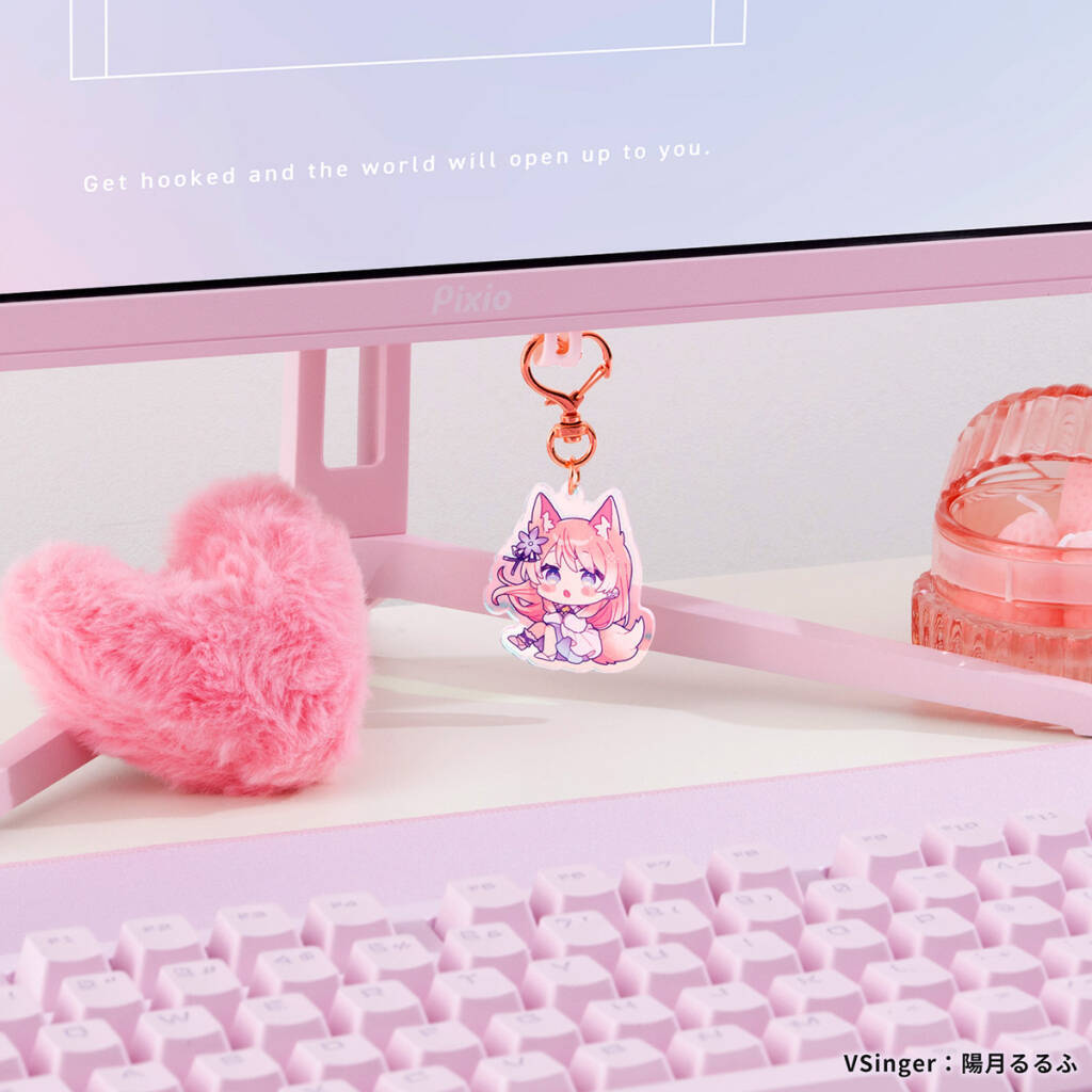 Pixioからモニター下を推し活空間に変える「HDMIコネクタストラップ」が発売！キーホルダーやマスコットなど取り付け可能