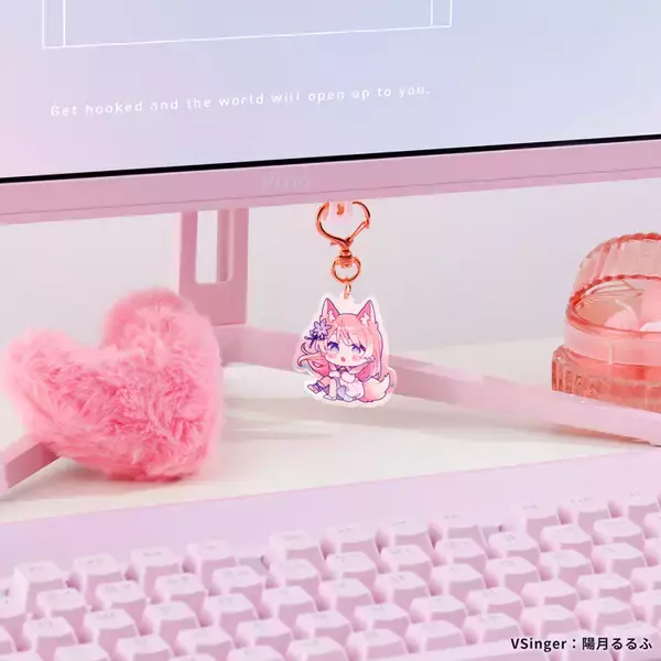 「Pixioからモニター下を推し活空間に変える「HDMIコネクタストラップ」が発売！キーホルダーやマスコットなど取り付け可能」の画像
