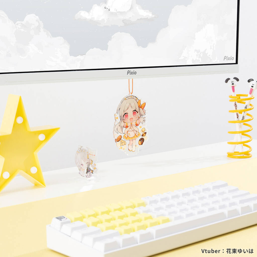 Pixioからモニター下を推し活空間に変える「HDMIコネクタストラップ」が発売！キーホルダーやマスコットなど取り付け可能