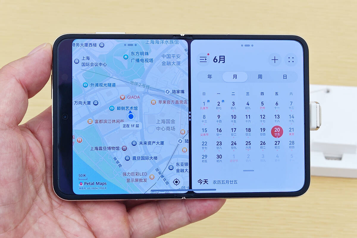 フリップ型で閉じても開いても使いやすい！2025年ベストスマホ「Pura X」が最高