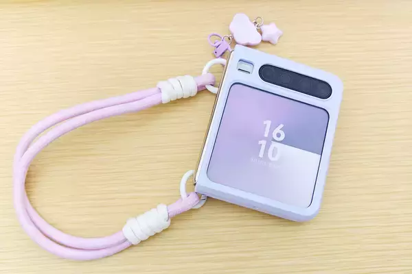 「フリップ型で閉じても開いても使いやすい！2025年ベストスマホ「Pura X」が最高」の画像