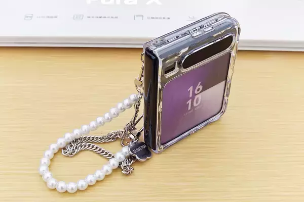 「フリップ型で閉じても開いても使いやすい！2025年ベストスマホ「Pura X」が最高」の画像