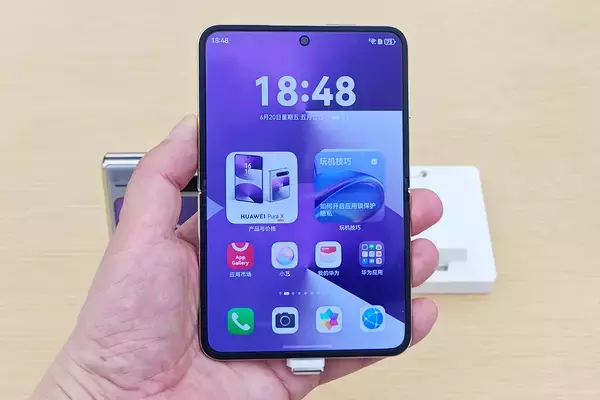 「フリップ型で閉じても開いても使いやすい！2025年ベストスマホ「Pura X」が最高」の画像