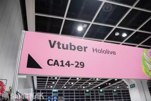 「【ACGHK 2026】香港世界同人祭ブースレポート！hololiveなどVTuberのオリジナルグッズが盛りだくさん」の画像