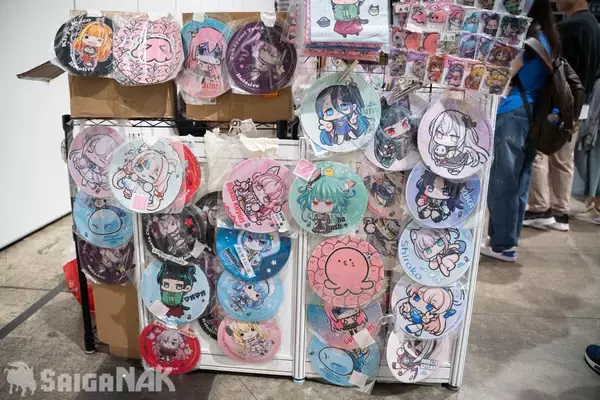 「【ACGHK 2026】香港世界同人祭ブースレポート！hololiveなどVTuberのオリジナルグッズが盛りだくさん」の画像