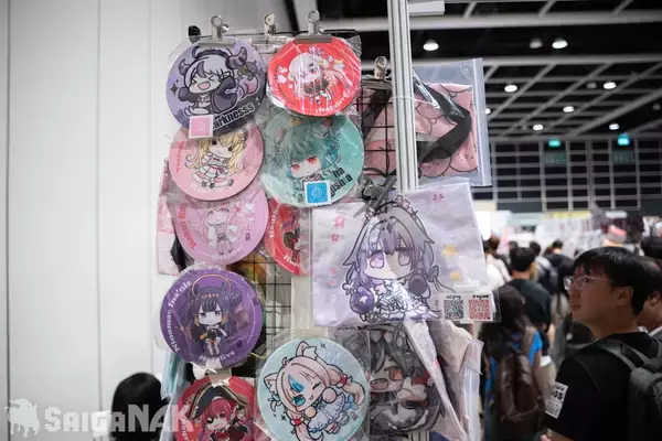 「【ACGHK 2026】香港世界同人祭ブースレポート！hololiveなどVTuberのオリジナルグッズが盛りだくさん」の画像
