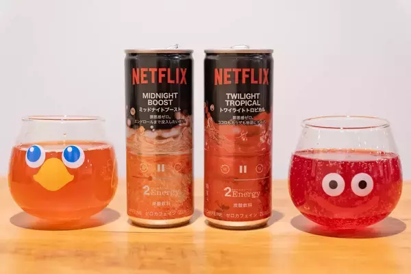 「「イトーヨーカドー」×「セブンイレブン」×「Netflix」コラボのエナドリ！「Netflix ミッドナイトブースト」と「Netflix トワイライトトロピカル」をレビュー」の画像