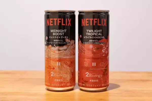 「「イトーヨーカドー」×「セブンイレブン」×「Netflix」コラボのエナドリ！「Netflix ミッドナイトブースト」と「Netflix トワイライトトロピカル」をレビュー」の画像