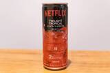 「「イトーヨーカドー」×「セブンイレブン」×「Netflix」コラボのエナドリ！「Netflix ミッドナイトブースト」と「Netflix トワイライトトロピカル」をレビュー」の画像4