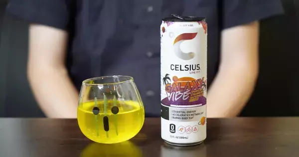 カフェイン200mgでイチゴ風味のエナジードリンク「CELSIUS ENERGY DRINK SPARKLING GALAXY VIBE」をレビュー！