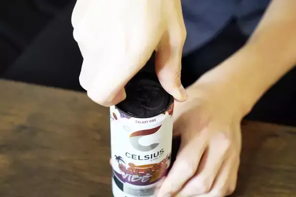 「カフェイン200mgでイチゴ風味のエナジードリンク「CELSIUS ENERGY DRINK SPARKLING GALAXY VIBE」をレビュー！」の画像