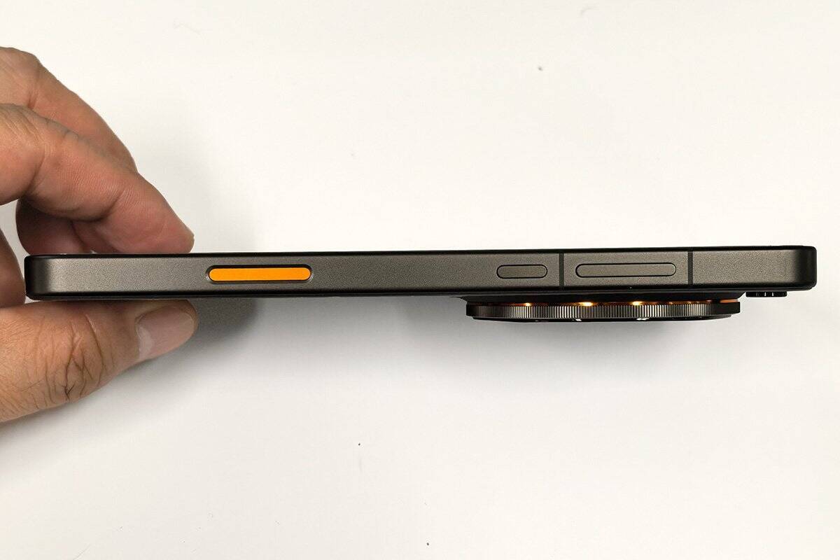 OPPOの最新スマホ「Find X9 Ultra」が登場！200倍望遠撮影可能なレンズを装着可能