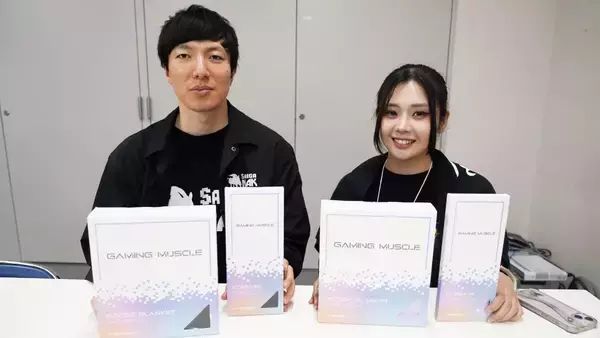 「ダンロップ「ゲーミングマッスル」のフーディーブランケットとアイマスクをレビュー！特殊機能繊維「RadiHeal」で保温」の画像