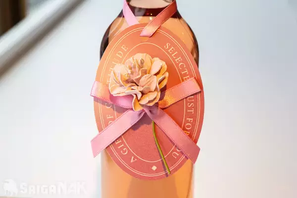 「母の日ギフトにピッタリなKURANDのお酒「花贈るロゼワイン」「フラワー・ベール -花と梅酒-」レビュー！」の画像