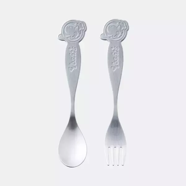 「「マリオカート ワールド」のフードショップ「Yoshi's」をテーマにしたグッズが登場！ボウリングシャツやカトラリーなど10種ラインナップ」の画像