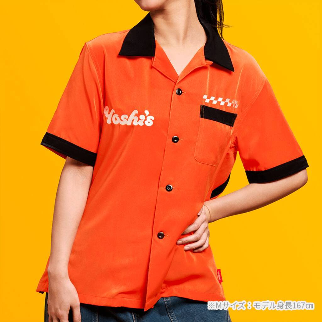 「マリオカート ワールド」のフードショップ「Yoshi's」をテーマにしたグッズが登場！ボウリングシャツやカトラリーなど10種ラインナップ