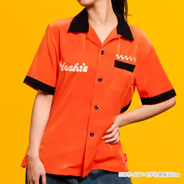 「「マリオカート ワールド」のフードショップ「Yoshi's」をテーマにしたグッズが登場！ボウリングシャツやカトラリーなど10種ラインナップ」の画像