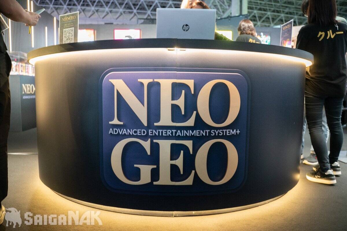 【TGS2026】現代に復活した「NEOGEO AES+」の実機が公開！「PLAION REPLAI」ブースで試遊も可能