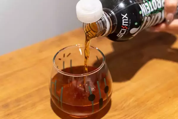 「イギリス発の高たんぱくジュース「JUICY PROTEIN」アップル味とオレンジ味とグアバ&ライム味をレビュー」の画像