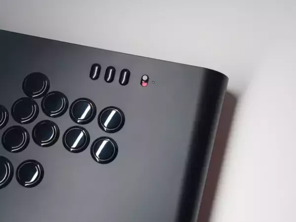 「「REJECT」所属ストリーマーのハイタニ氏監修のアーケードコントローラー「REJECT Arcade Controller」が5月1日から予約販売開始！」の画像